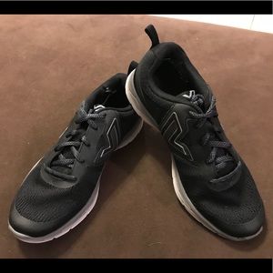 Vionic Women’s Brisk Miles sneakers black -size 7